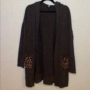 Grey hooded cardigan with cheetah printed pockets